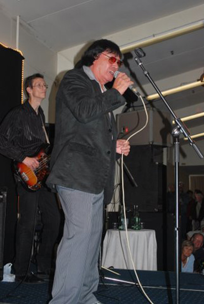 Eddie Low performs/PHOTO Basil Stewart 