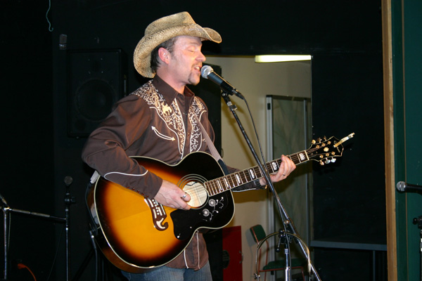 James Ray/PHOTO Donna Russell
